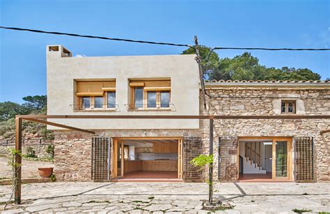  Restoring a Spanish Farmhouse: The Journey of Rustic Charm and Architectural Harmony